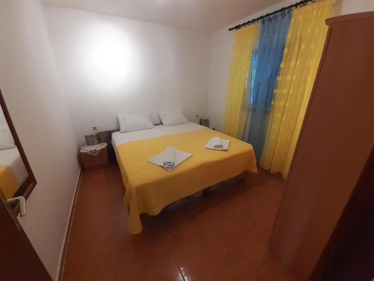 Apartments Slavica โบล ภายนอก รูปภาพ